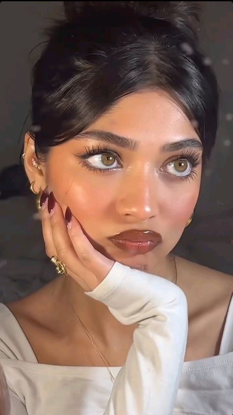 Why Peel-Off Lip Stains Are Redefining the No-Makeup Makeup Look in India